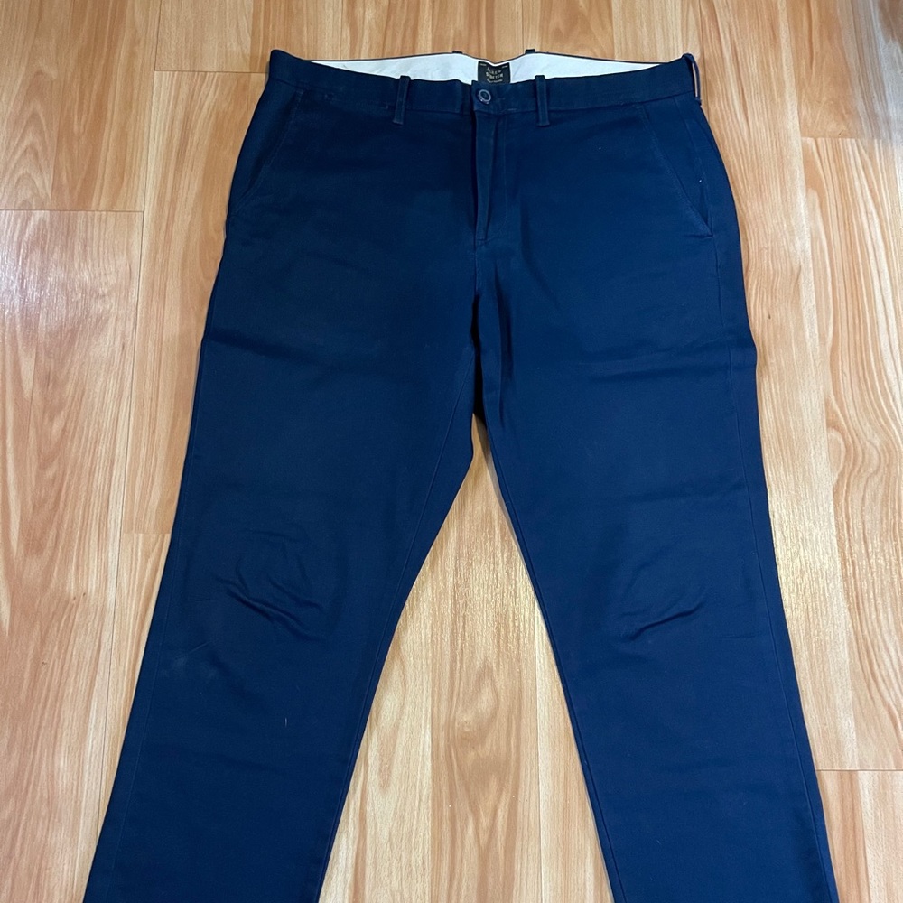 J crew men’s stretch fit chinos